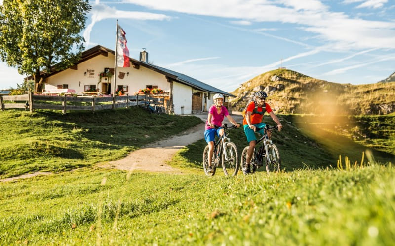 ebikefahreraufderhuberalmindenkitzbueheleralpenmirjageheye5.jpg