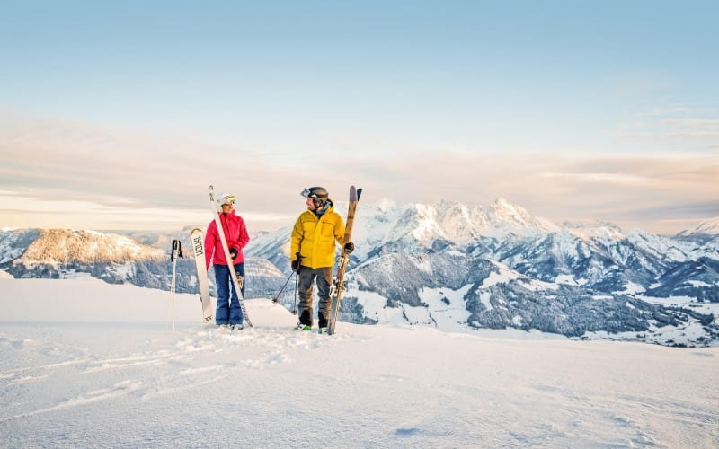 hdskifahrervorwinterbergkulisseindenkitzbueheleralpenmirjageheye5.jpeg