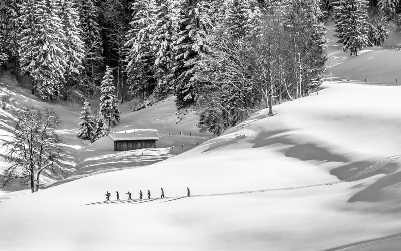 hdschneeschuhwanderninunberuehrternaturimpillerseetalrolartimages.jpeg